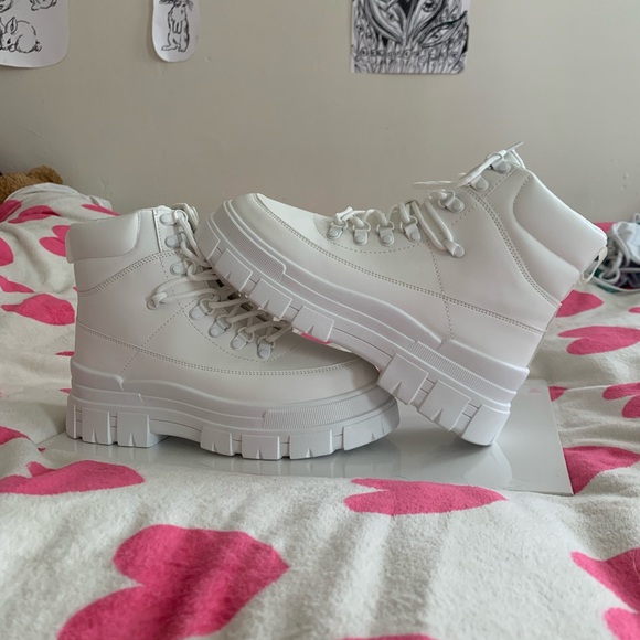 WHITE PLATFORM CHUNKY COMBAT BOOTS - Picture 2 of 4